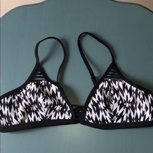 Large xhilaration top